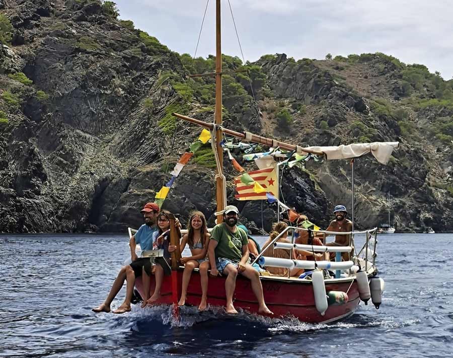 Passatgers gaudint d'un tour amb l'Indiketa